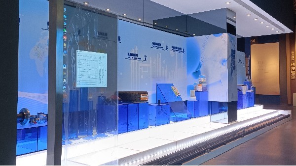 滑軌屏新科技，OLED透明滑軌產(chǎn)品