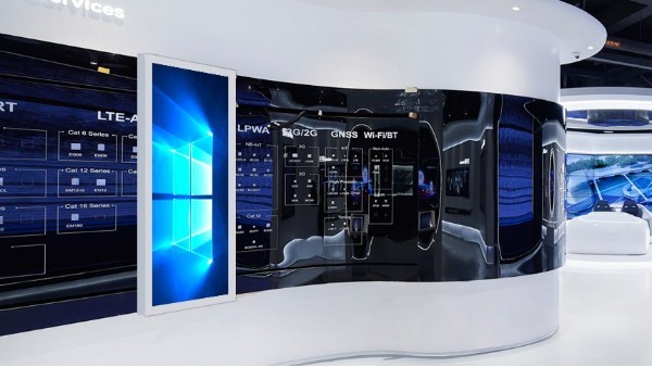 解析：滑軌屏在教育領(lǐng)域的實(shí)踐應(yīng)用與面臨的挑戰(zhàn)有哪些？