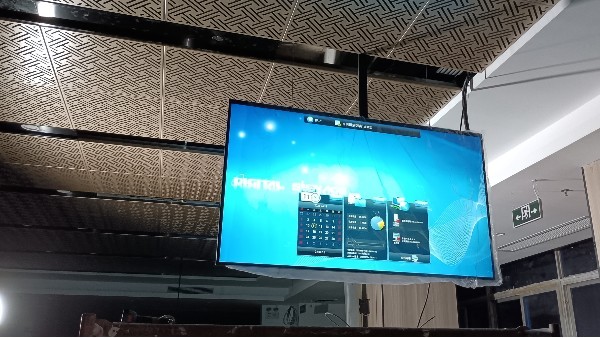 解析：雙面廣告機(jī)能不能增加觸摸功能？有什么優(yōu)勢？